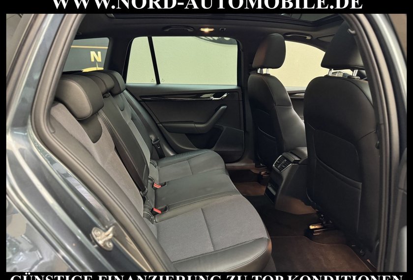 Skoda Octavia Octavia Combi Style 2.0 TDI DSG Pano/Navi/Lane