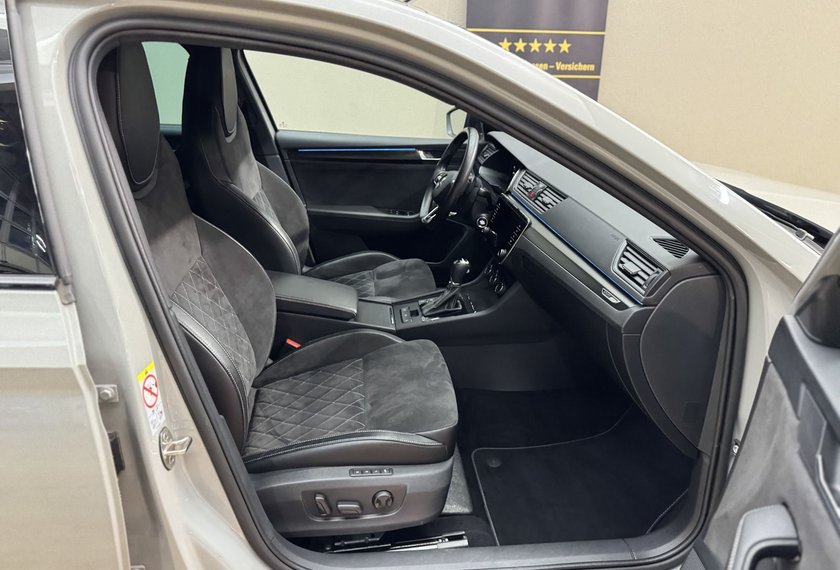 Skoda Superb Superb Combi 2.0 TDI DSG Sportline AHK/Area View