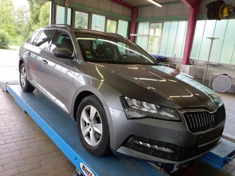Skoda Superb Superb Combi 2.0 TDI Ambition DSG Kamera/ACC/