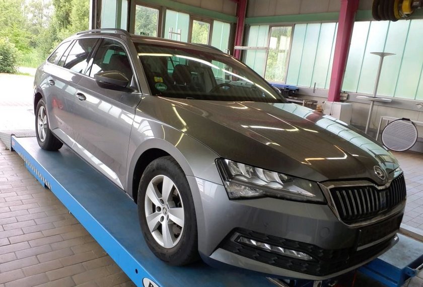 Skoda Superb Superb Combi 2.0 TDI Ambition DSG Kamera/ACC/
