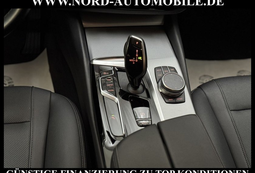 BMW 520 520 d Touring xDrive *LED*AHK*Luft*ParkAss*Leder
