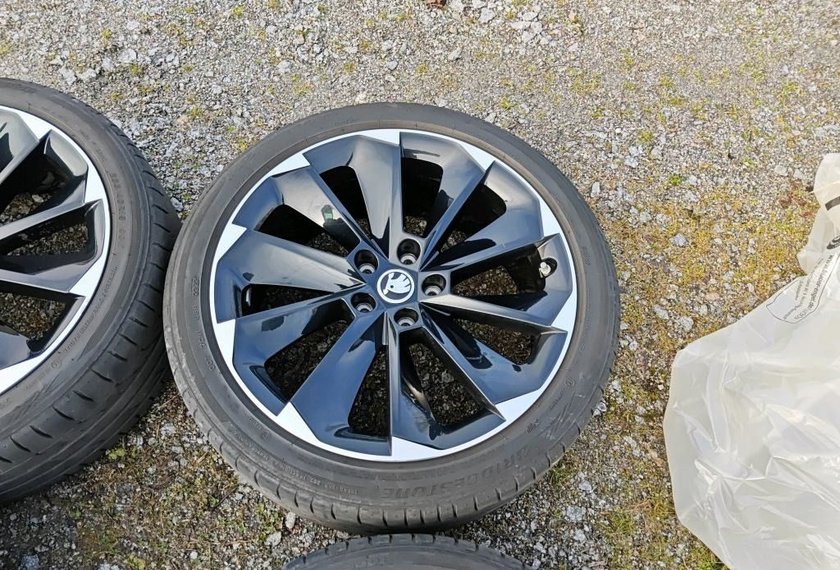 Skoda Superb Superb Combi Sportline 2.0 TDI DSG AHK/StHz/19