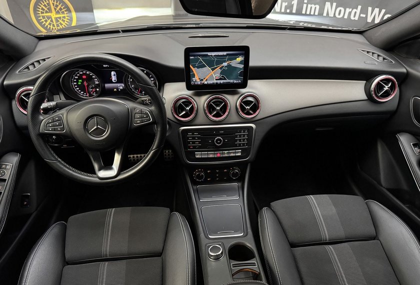 Mercedes-Benz CLA 180 CLA 180 Coupé *LED*Navi*Kamera*AHK*17Z-AMG*