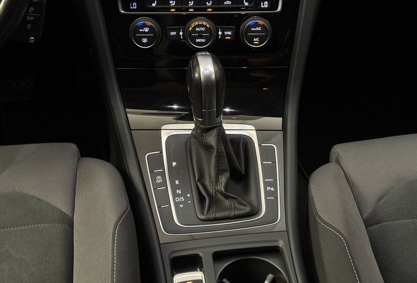 Volkswagen Golf Golf Limo 2.0 TDI DSG R-Line Dig.Cockpit*Navi*