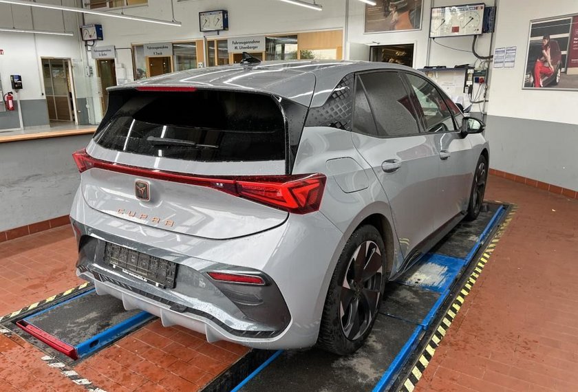 Cupra Born Born 170KW Kamera/Navi/LED/ACC/19