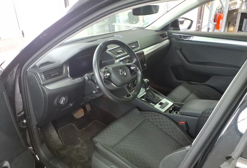 Skoda Superb Superb Combi 2.0 TDI Ambition DSG AHK/Kamera/Nav