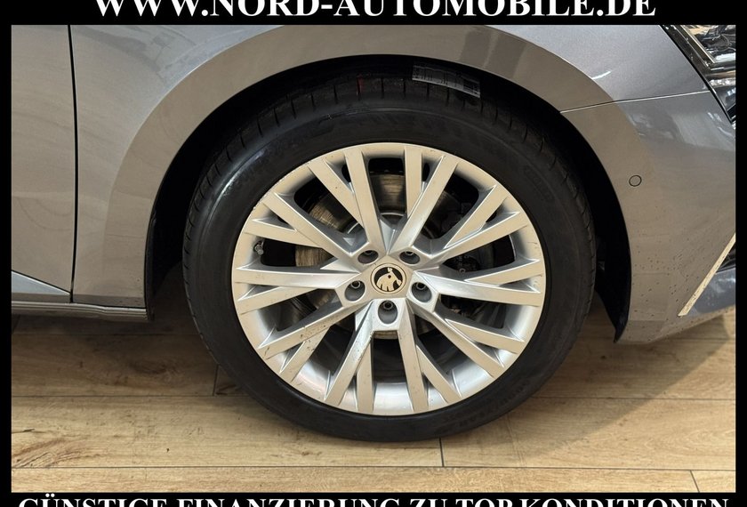 Skoda Superb Superb iV Limousine Style 1.4 TSI DSG Side&amp;Lane