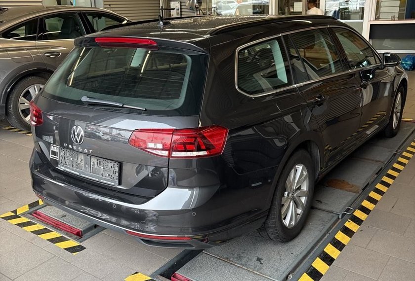 Volkswagen Passat Variant Passat Variant Business 1.5 TSI DSG Kamera/Navi/