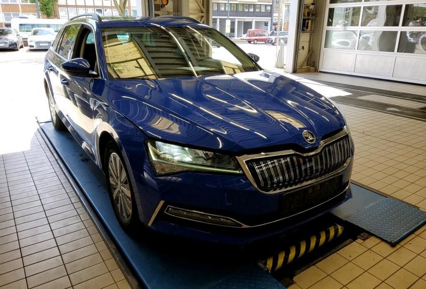 Skoda Superb Superb iV Combi Ambition 1.4 TSI DSG Side&amp;Lane