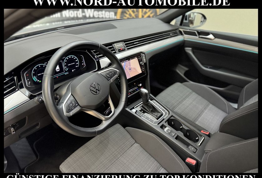 Volkswagen Passat Variant Passat Variant R-Line 2.0 TSI Dig.Cockpit/18/Nav