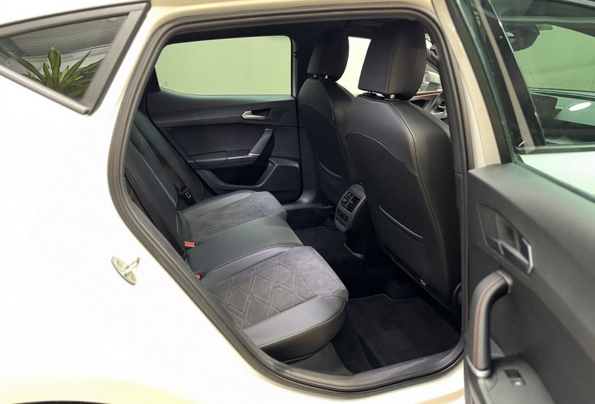 Seat Leon Leon 1.4 TSI e-HYBRID DSG Kamera/Navi/LED/18/ FR