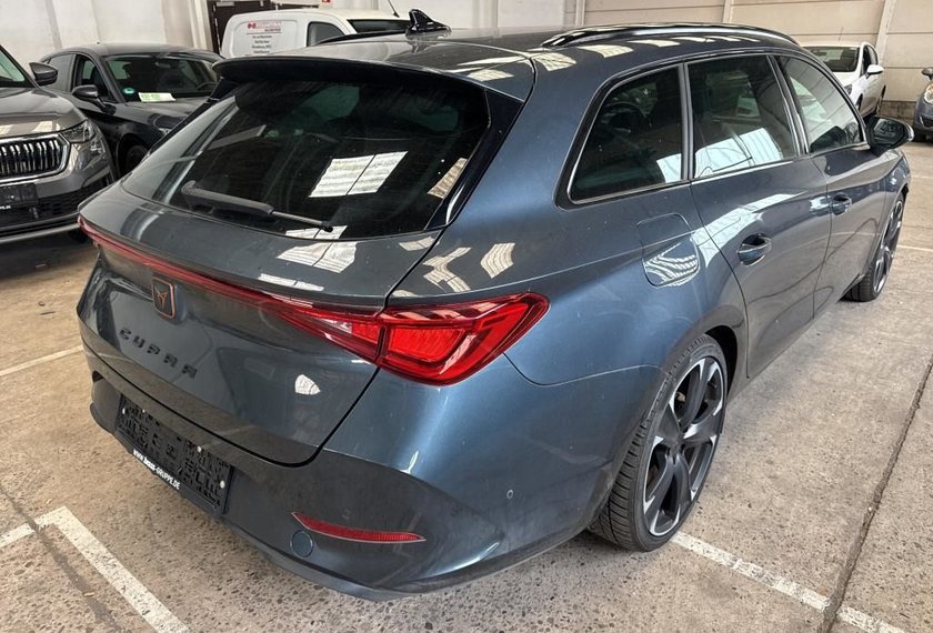 Cupra Leon Leon SP VZ 1.4 TSI e-HYBRID DSG Kamera/19/Navi/