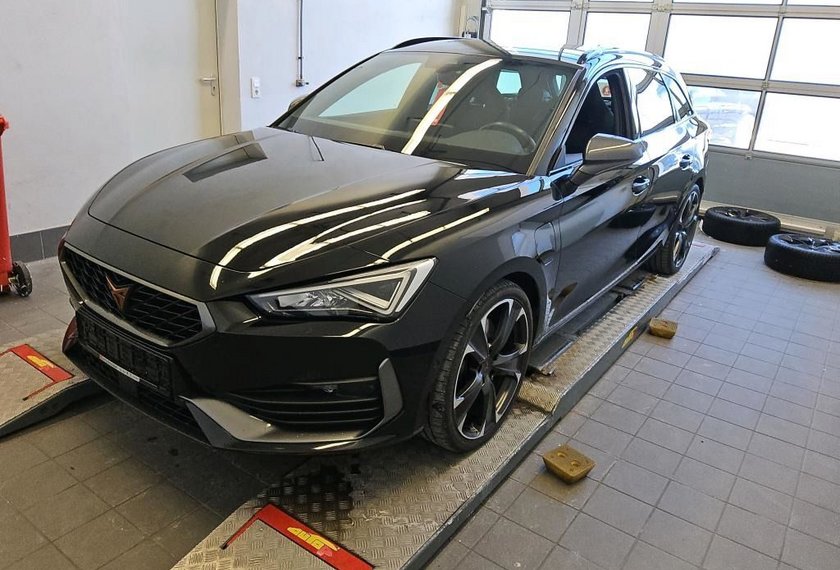 Cupra Leon Leon SP VZ 1.4 TSI e-HYBRID DSG AHK/KAmera/19/