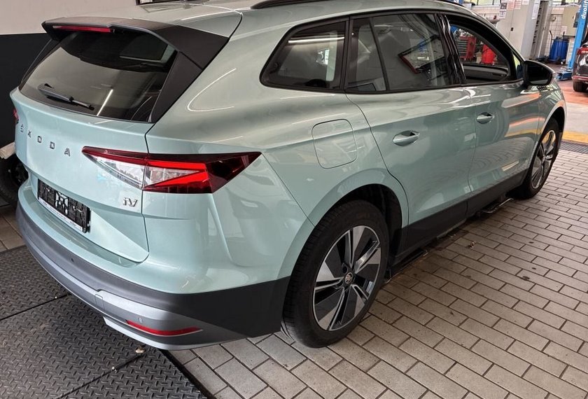 Skoda Enyaq Enyaq iV 50 Loft Teilleder/Navi/LED/19