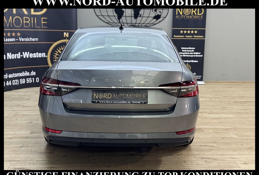 Skoda Superb Superb iV Limousine Style 1.4 TSI DSG Side&amp;Lane