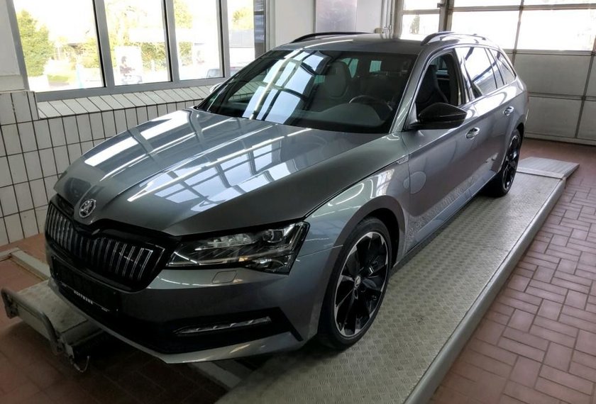 Skoda Superb Superb iV Combi Sportline 1.4 TSI DSG AHK/Kamera