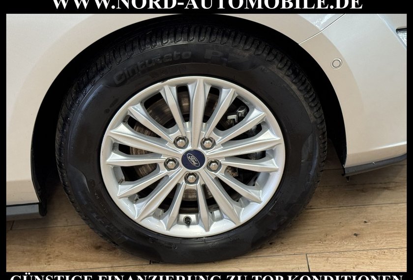 Ford Focus Focus Turnier 1.5 EB Titanium *LED*AHK*KAM*SHZ*