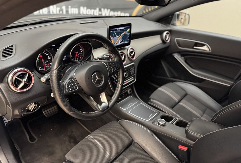 Mercedes-Benz CLA 180 CLA 180 Coupé *LED*Navi*Kamera*AHK*17Z-AMG*