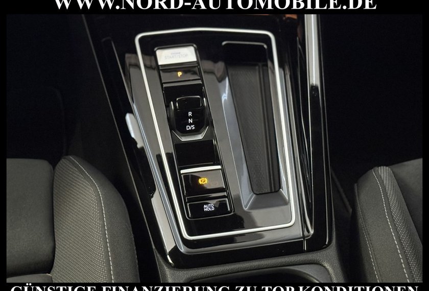 Volkswagen Golf Golf Style 1.5 eTSI DSG Kamera/Navi/LED/17