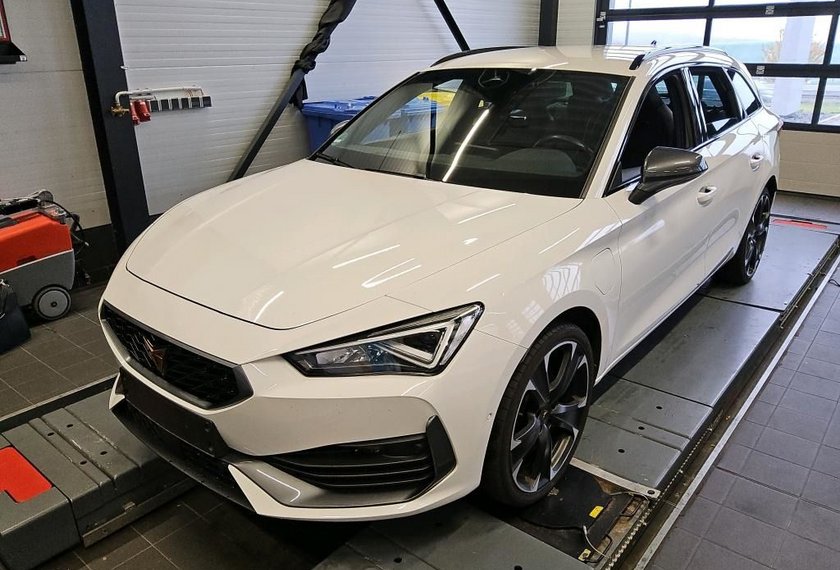 Cupra Leon Leon Sportstourer VZ 1.4 TSI e-Hybrid DSG Kamera