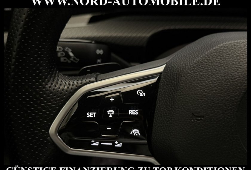 Volkswagen Golf Golf R-Line 1.5 eTSI DSG ACC/Navi/LED/PDC/17