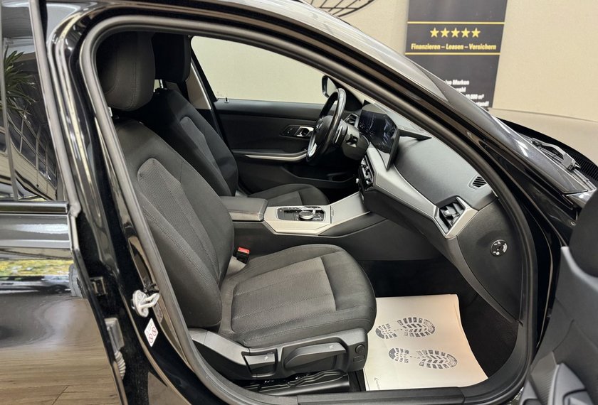 BMW 320 320 d Touring xDrive *LED*AHK*Curved*Shadow*MJ23