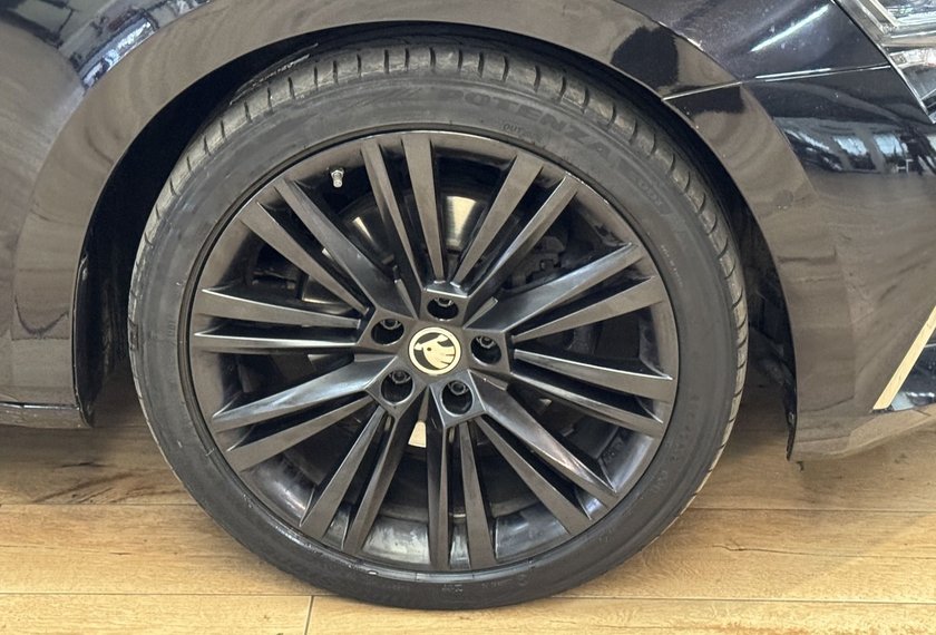 Skoda Superb Superb Combi Laurin &amp; Klement 2.0 TDI AHK/19/ L&amp;