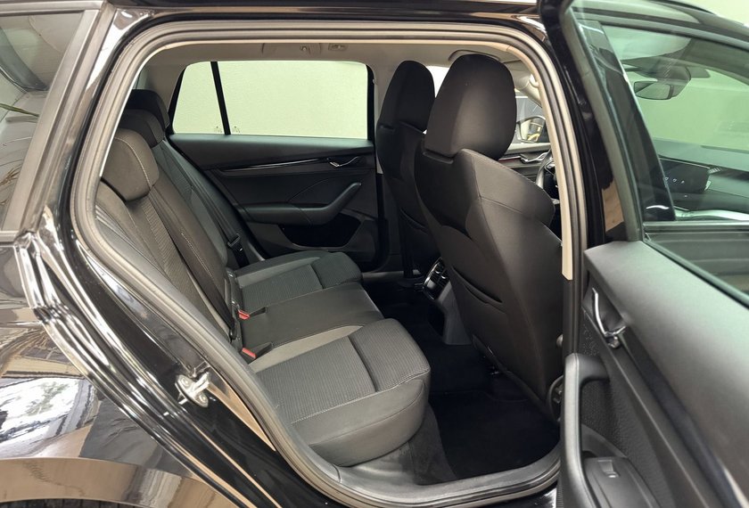 Skoda Octavia Octavia iV Combi Ambition 1.4 TSI DSG Kamera/LED