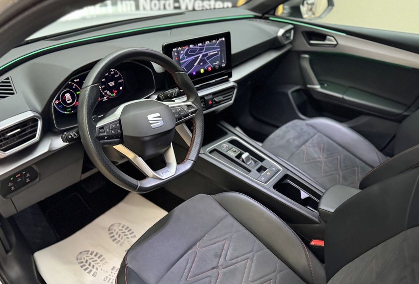 Seat Leon Leon 1.4 TSI e-HYBRID DSG Kamera/Navi/LED/18/ FR