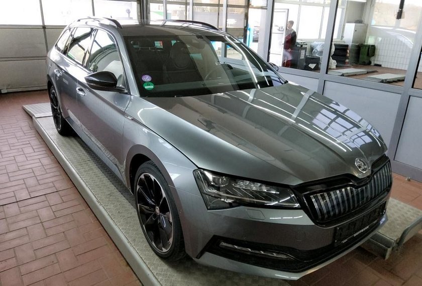 Skoda Superb Superb iV Combi Sportline 1.4 TSI DSG AHK/Kamera