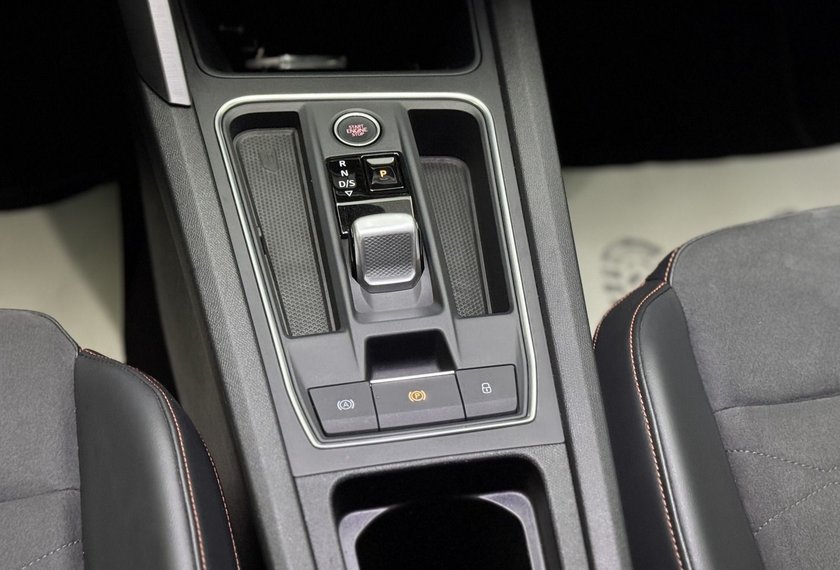 Seat Leon Leon 1.4 TSI e-HYBRID DSG Kamera/Navi/LED/18/ FR