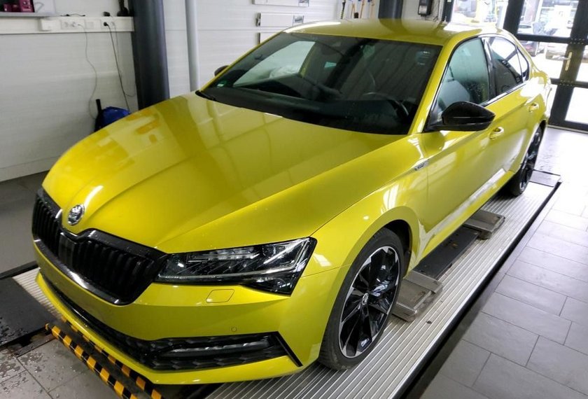 Skoda Superb Superb Limousine Sportline 2.0 TDI DSG AHK/19/