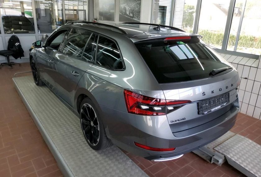 Skoda Superb Superb iV Combi Sportline 1.4 TSI DSG AHK/Kamera