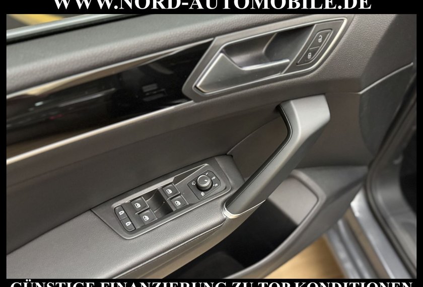 Volkswagen Touran Touran Highline 2.0 TDI DSG 7-Sitzer/Pano/AHK/17