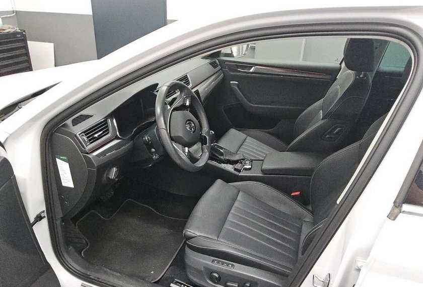Skoda Superb Superb Combi 2.0 TDI Style DSG Leder/AHK/StHz/18