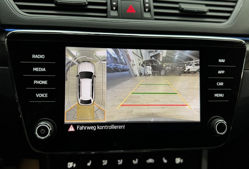 Skoda Superb Superb Combi 2.0 TDI DSG Sportline AHK/Area View