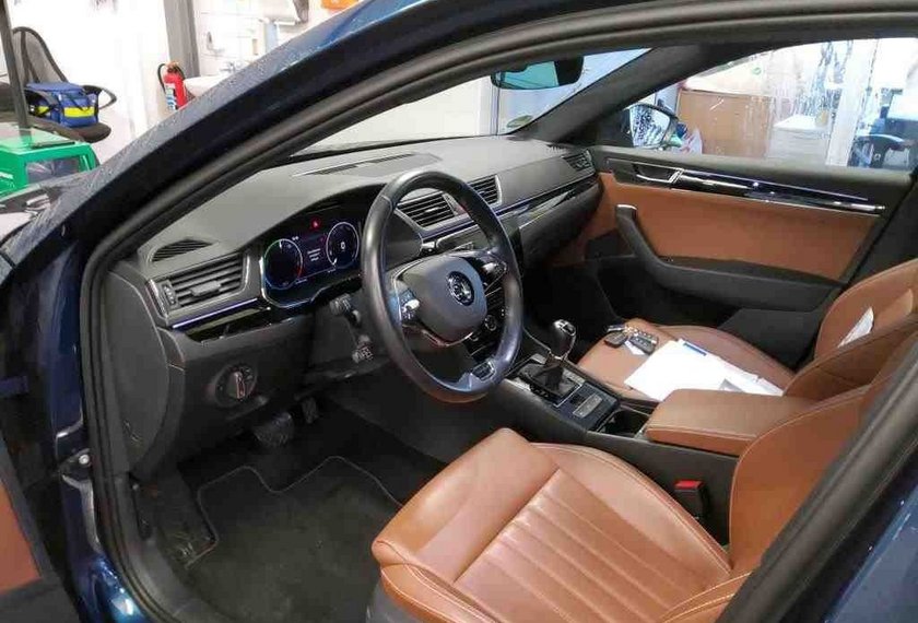 Skoda Superb Superb iV Combi L&amp;K  1.4 TSI DSG Leder/Navi/18/